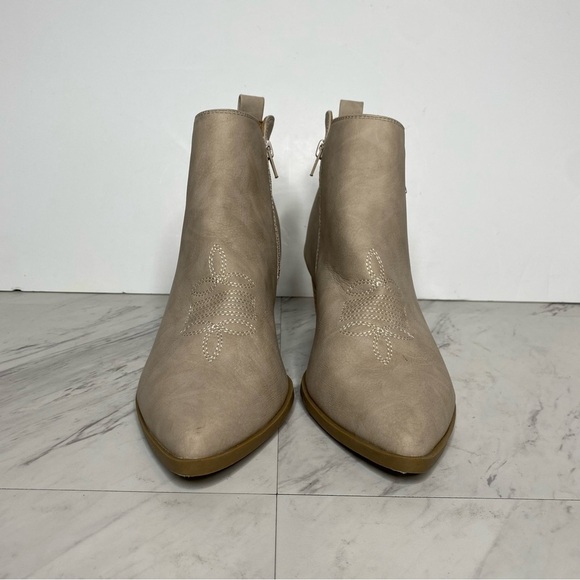 New! DV by Dolce Vita Kiki Bootie 9 1/2 - Picture 2 of 15